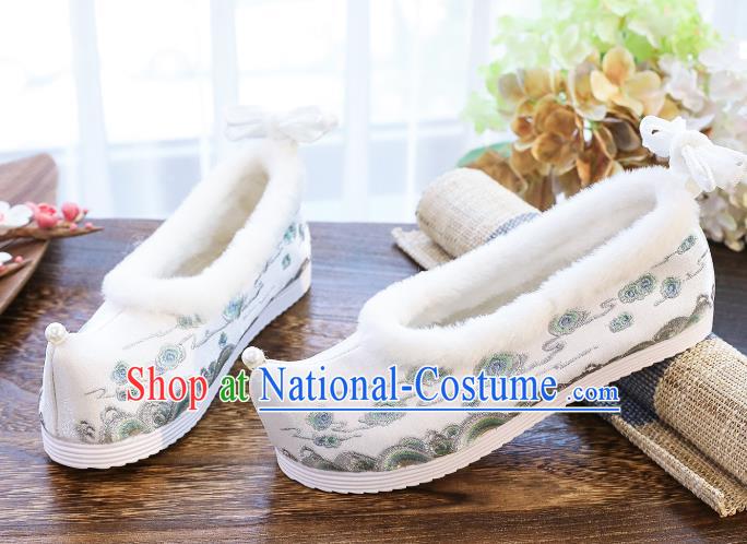 China National Embroidered White Cloth Shoes Traditional Winter Hanfu Shoes Handmade Ancient Princess Shoes