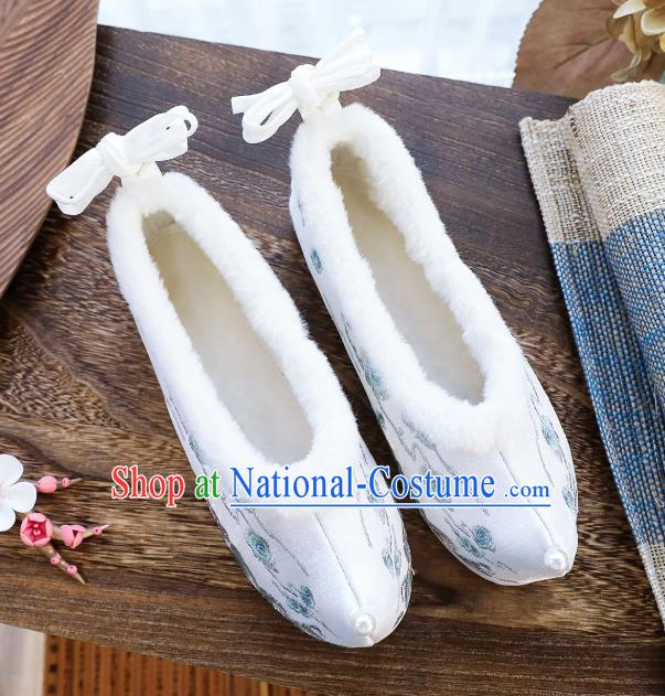 China National Embroidered White Cloth Shoes Traditional Winter Hanfu Shoes Handmade Ancient Princess Shoes