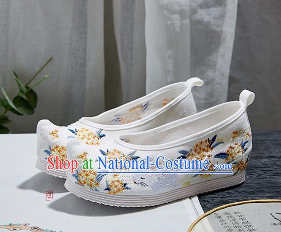 China National Embroidered Fragrans Rabbit Shoes Traditional Hanfu Shoes Handmade Ancient Princess White Cloth Shoes