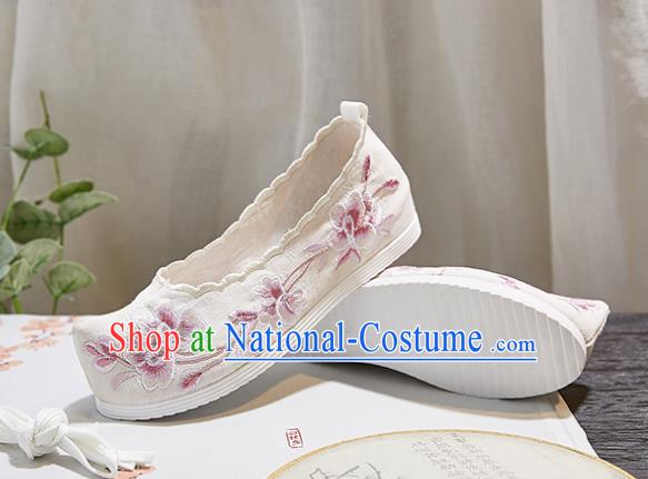 China Handmade Princess White Cloth Shoes National Embroidered Flowers Shoes Traditional Ming Dynasty Hanfu Shoes