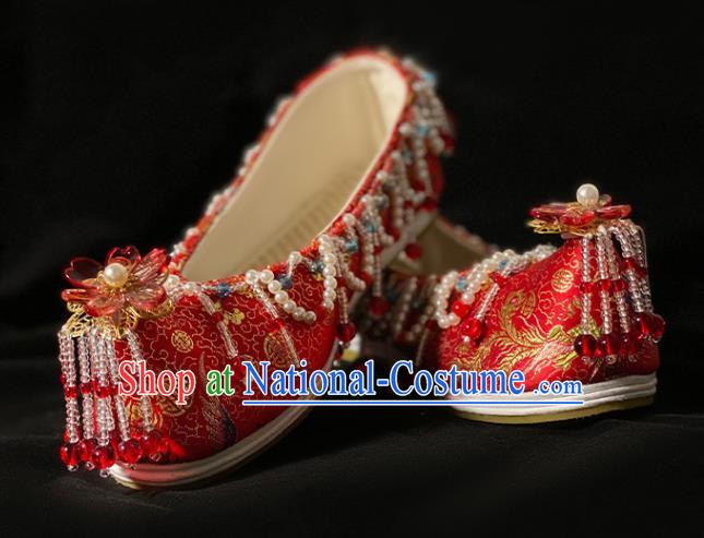 China Ancient Bride Beads Tassel Shoes Traditional Ming Dynasty Hanfu Shoes Handmade Wedding Red Satin Shoes