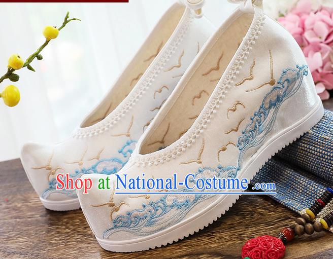 China Traditional Embroidered Waves Shoes Handmade White Cloth Shoes National Woman Wedges Shoes