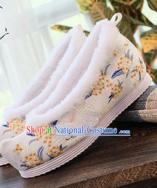 China Handmade National White Cloth Shoes Traditional Ming Dynasty Hanfu Shoes Embroidered Fragrans Shoes