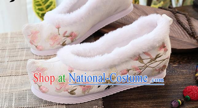 China Traditional Ming Dynasty Hanfu Shoes Embroidered Begonia Shoes National White Cloth Shoes