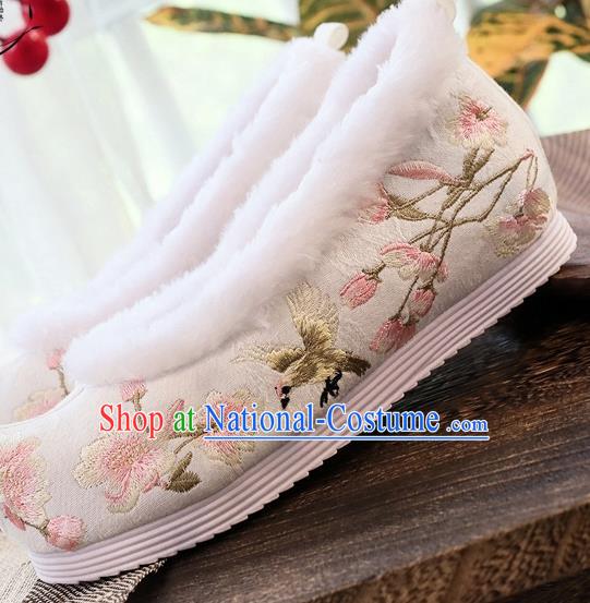 China Traditional Ming Dynasty Hanfu Shoes Embroidered Begonia Shoes National White Cloth Shoes