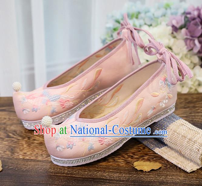 China Embroidered Pink Cloth Shoes Handmade Princess Pearls Shoes Traditional Ming Dynasty Hanfu Shoes