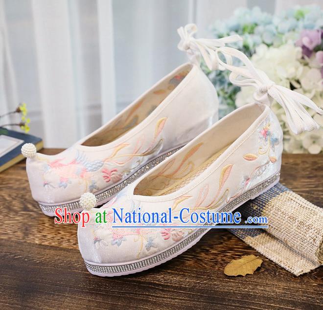 China Handmade Princess Bow Shoes Traditional Ming Dynasty Pearl Shoes Embroidered White Cloth Shoes