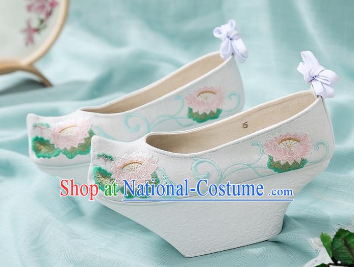 China Handmade Saucers Shoes Traditional Qing Dynasty Imperial Concubine Shoes Embroidered Lotus White Cloth Shoes