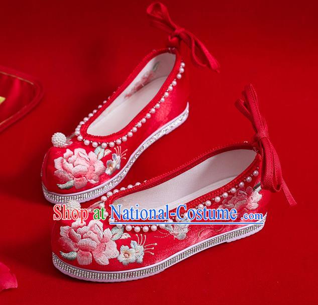 China Traditional Wedding Pearls Shoes National Embroidered Peony Shoes Handmade Red Satin Shoes