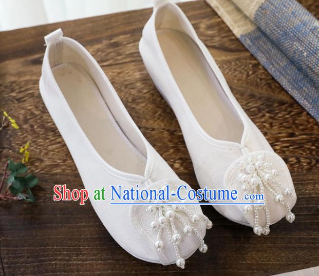 China Handmade Folk Dance Shoes National Pearls Tassel Shoes Traditional Jacquard White Cloth Shoes