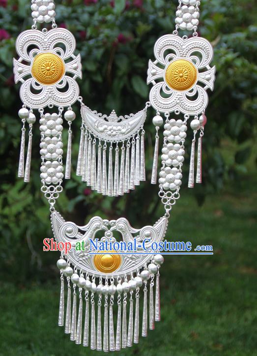 China Handmade Yi Ethnic Silver Necklet Accessories Traditional Minority Stage Performance Necklace