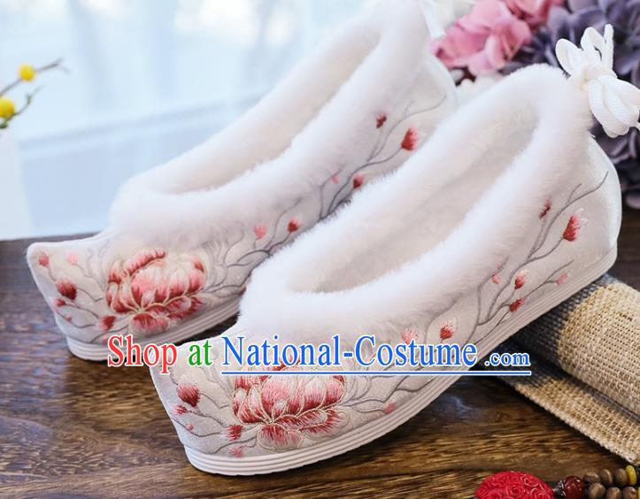 China Ancient Ming Dynasty Princess Shoes National Embroidered Peony Shoes Traditional Winter White Cloth Shoes