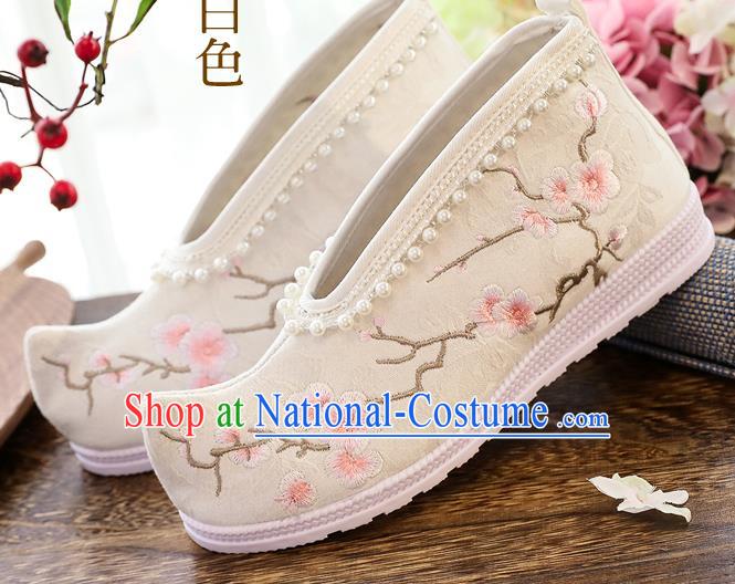 China National Embroidered Plum Beige Cloth Shoes Traditional Ming Dynasty Hanfu Shoes Ancient Princess Pearls Shoes