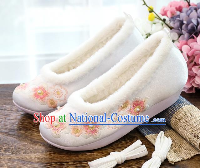 China Handmade Ming Dynasty Winter White Shoes National Embroidered Plum Blossom Shoes Traditional Pearls Shoes