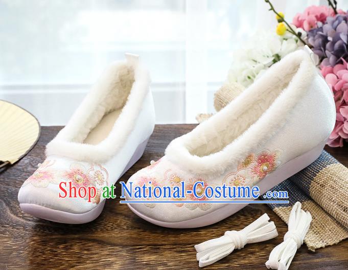 China Handmade Ming Dynasty Winter White Shoes National Embroidered Plum Blossom Shoes Traditional Pearls Shoes