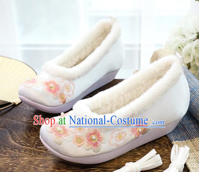 China Handmade Ming Dynasty Winter White Shoes National Embroidered Plum Blossom Shoes Traditional Pearls Shoes