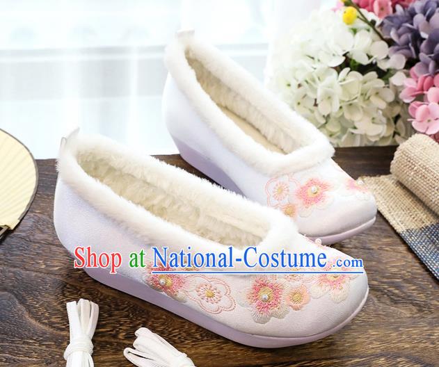 China Handmade Ming Dynasty Winter White Shoes National Embroidered Plum Blossom Shoes Traditional Pearls Shoes