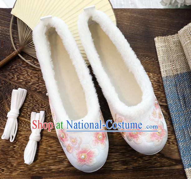 China Handmade Ming Dynasty Winter White Shoes National Embroidered Plum Blossom Shoes Traditional Pearls Shoes