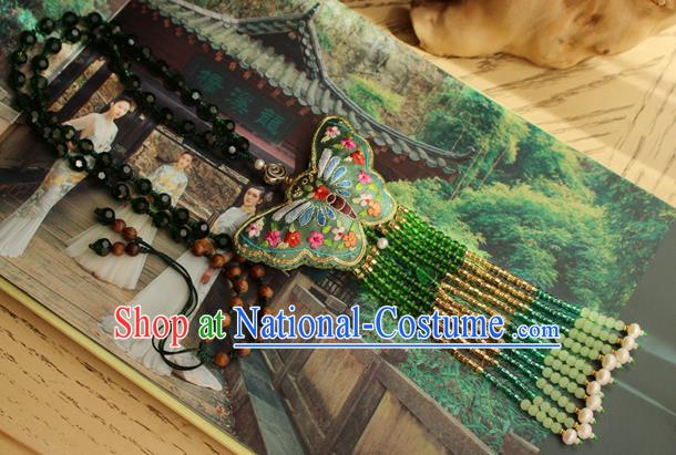 China Handmade Tassel Necklet Traditional Cheongsam Embroidered Green Butterfly Necklace Accessories