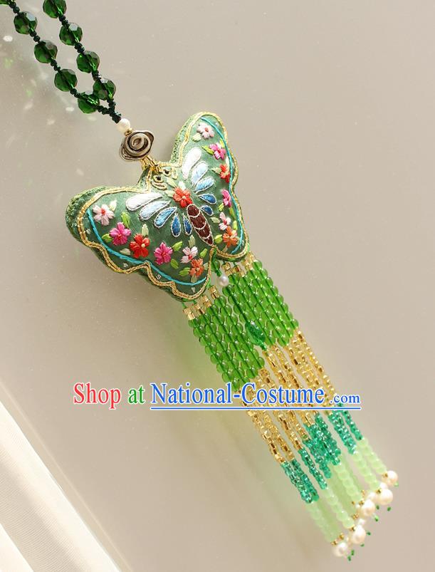 China Handmade Tassel Necklet Traditional Cheongsam Embroidered Green Butterfly Necklace Accessories