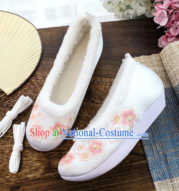 China Handmade Ming Dynasty Winter White Shoes National Embroidered Plum Blossom Shoes Traditional Pearls Shoes