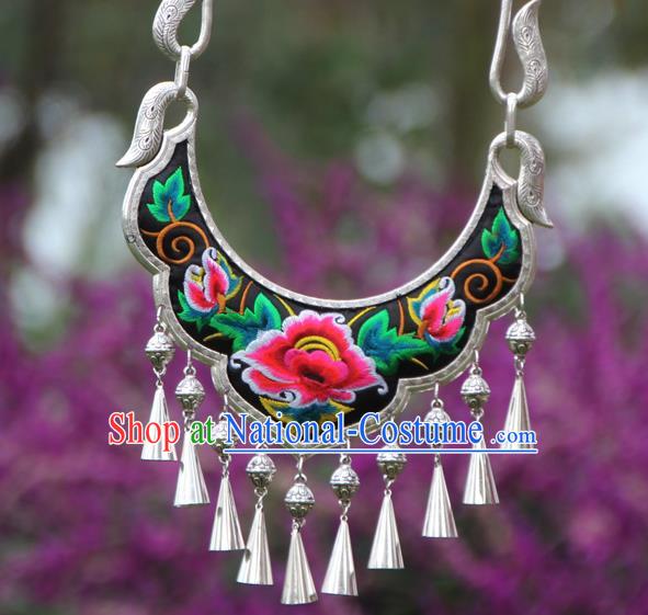 China Handmade Hmong Ethnic Silver Necklet Accessories Traditional Miao Minority Embroidered Peony Necklace