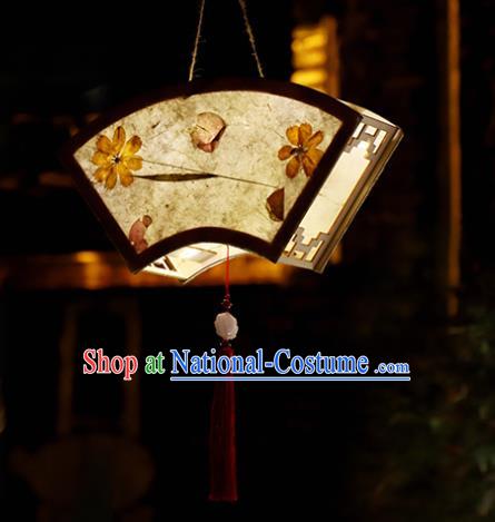 China Handmade New Year Decoration Parchment Hanging Lamp Traditional Spring Festival Fan Shape Palace Lantern