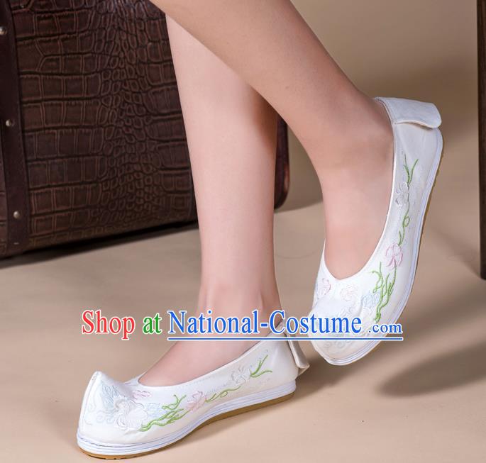 Chinese Ancient Princess Shoes Traditional Ming Dynasty Hanfu Shoes Handmade Embroidered White Bow Shoes