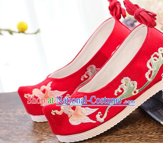 China Embroidered Goldfish Shoes Handmade Wedding Red Cloth Shoes Traditional National Woman Shoes