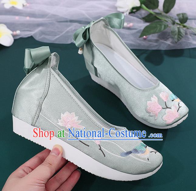 China Traditional Princess Shoes Embroidered Mangnolia Bird Shoes National Light Green Cloth Shoes