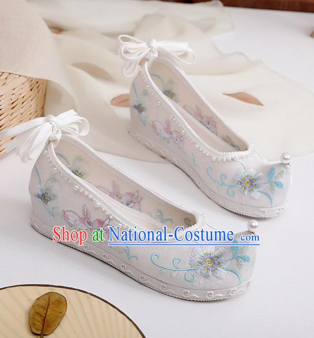 China Princess Shoes Embroidered Rabbit Flowers Shoes Hanfu Bow Shoes Traditional Ming Dynasty White Cloth Shoes