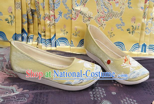 China Ancient Princess Shoes Traditional Hanfu Light Green Shoes Ming Dynasty Embroidered Shoes