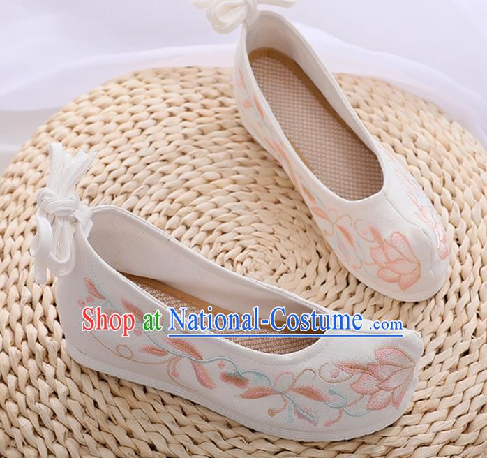 China Traditional Ming Dynasty Princess Shoes White Cloth Embroidered Shoes Ancient Hanfu Shoes