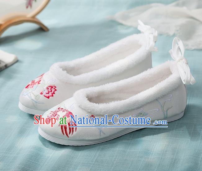 Chinese Traditional Hanfu White Cloth Shoes Embroidered Goldfish Shoes National Female Winter Shoes