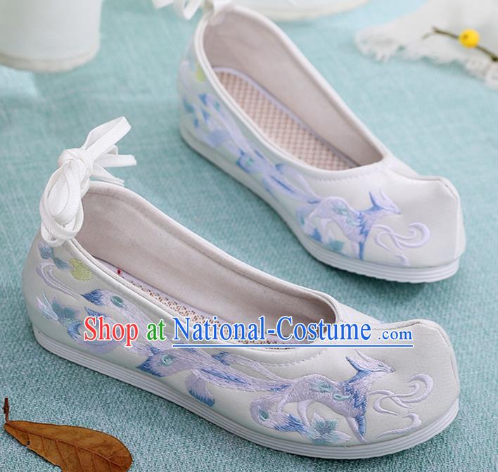 China Embroidered Nine Tail Fox Shoes Ancient Princess Shoes Classical Hanfu White Cloth Shoes