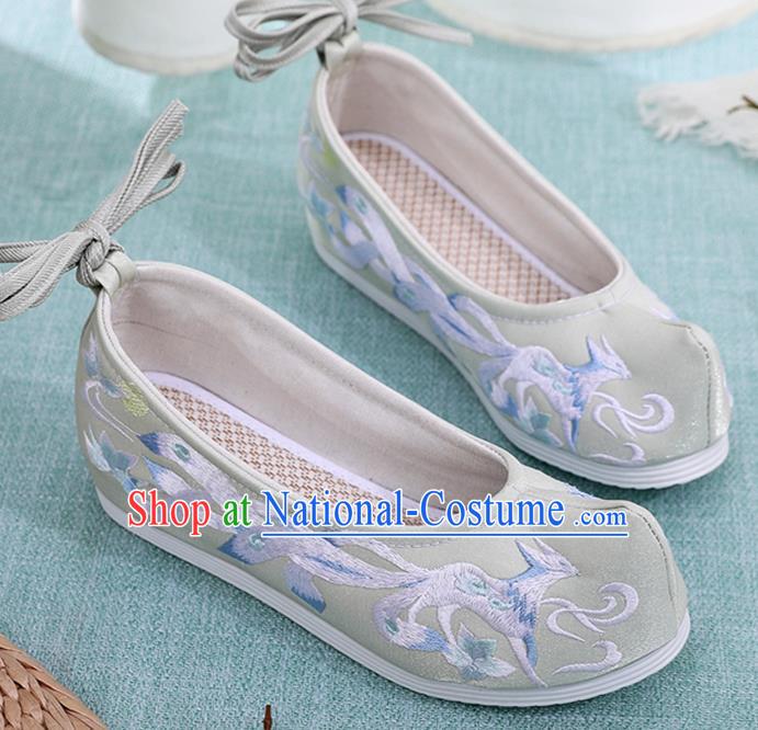 China Classical Hanfu Light Green Cloth Shoes Embroidered Nine Tail Fox Shoes Ancient Princess Shoes