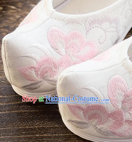 China Embroidered White Cloth Bow Shoes Traditional Hanfu Shoes Handmade Folk Dance Shoes