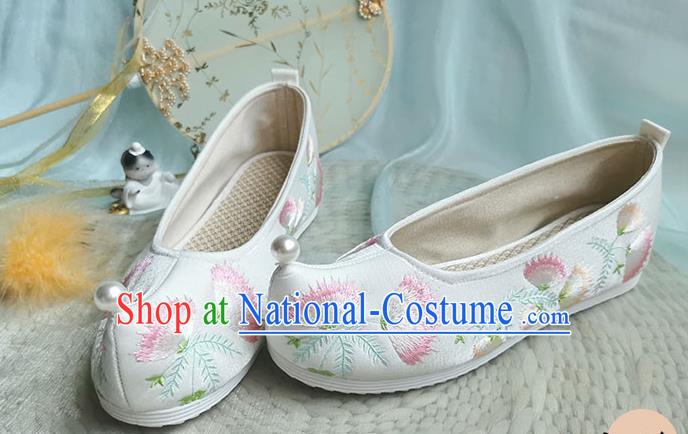 China Classical White Embroidered Shoes Traditional Ming Dynasty Palace Lady Shoes Ancient Hanfu Shoes