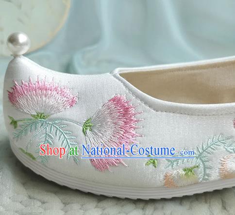 China Classical White Embroidered Shoes Traditional Ming Dynasty Palace Lady Shoes Ancient Hanfu Shoes