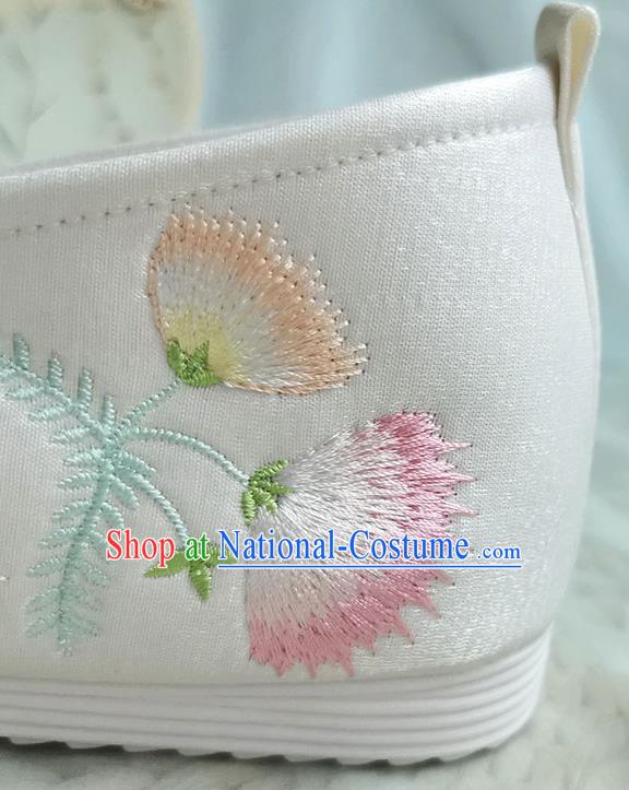 China Classical White Embroidered Shoes Traditional Ming Dynasty Palace Lady Shoes Ancient Hanfu Shoes