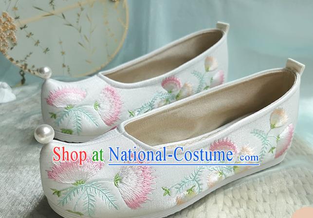 China Classical White Embroidered Shoes Traditional Ming Dynasty Palace Lady Shoes Ancient Hanfu Shoes