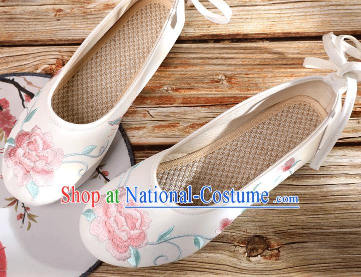 China National Female Shoes Traditional Beijing Cloth Shoes Embroidery Peony Shoes