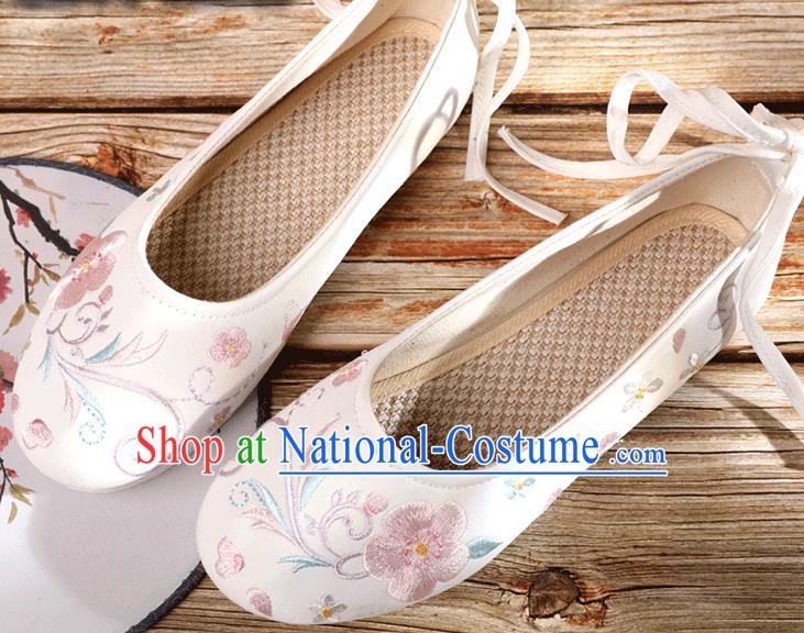 China Traditional Beijing Cloth Shoes Embroidery Plum Blossom Shoes National Woman Dance Shoes