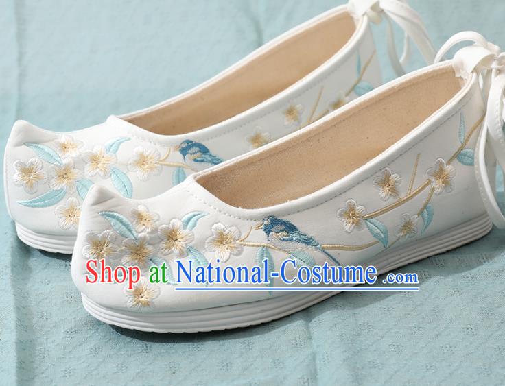 China Embroidery Plum White Cloth Shoes Ming Dynasty Young Lady Shoes Traditional Hanfu Bow Shoes