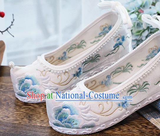 China Traditional Hanfu Woman White Cloth National Embroidered Peony Shoes Handmade Folk Dance Pearls Shoes