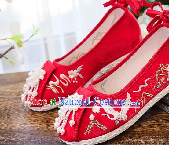 China Handmade Folk Dance Red Cloth Shoes Traditional Pearls Tassel Shoes Wedding Embroidered Crane Shoes