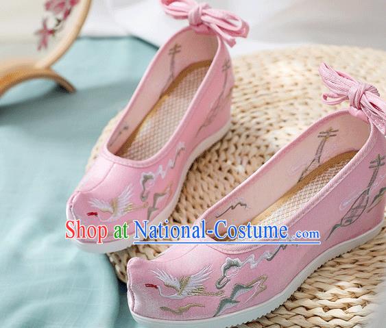 China Handmade Wedge Shoes Embroidered Cloud Crane Shoes Traditional Pink Cloth Shoes