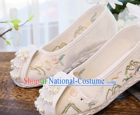 China Embroidered Crane Shoes Handmade Folk Dance White Cloth Shoes Traditional Pearls Tassel Shoes