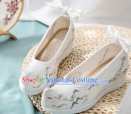 China Traditional Hanfu White Cloth Shoes Handmade Wedge Shoes Embroidered Cloud Crane Shoes