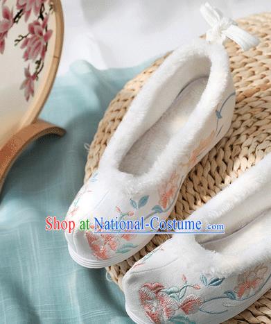 China Handmade White Cloth Hanfu Shoes Traditional Embroidered Shoes National Winter Cotton Shoes